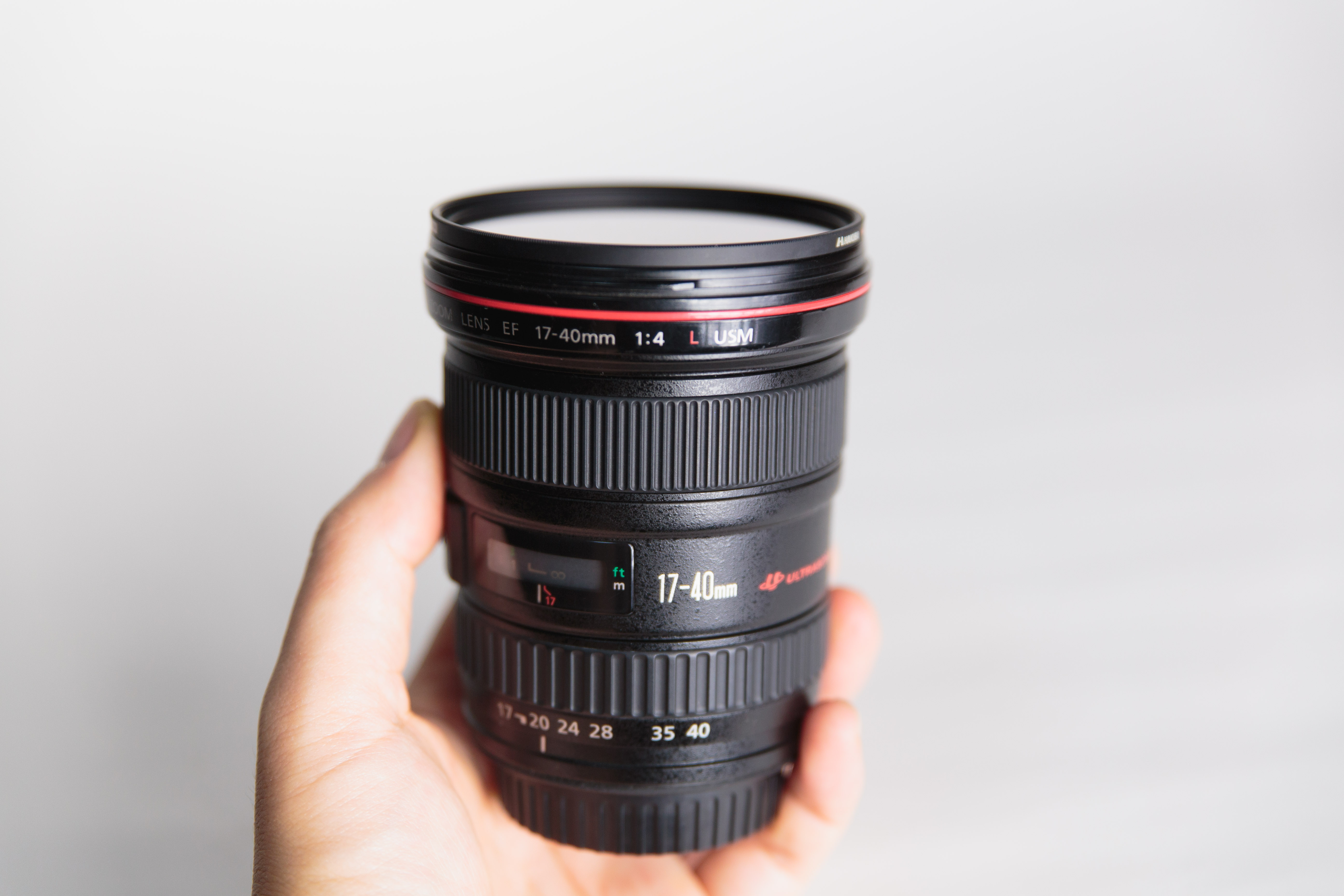 【送料込み】Canon EF17-40mm F4L USM箱純正ポーチなど揃っています