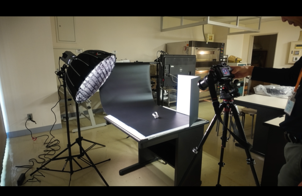 ↑銀一のグレーカードを丸めて立体的にして撮影